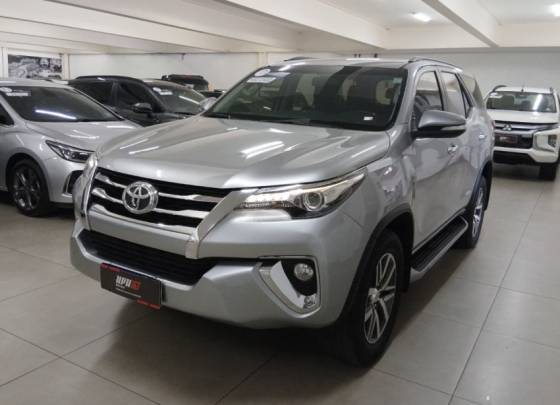 TOYOTA HILUX SW4 2.8 SRX 4X4 16V TURBO INTERCOOLER DIESEL 4P AUTOMÁTICO TOYOTA HILUX SW4 2.8 SRX 4X4 16V TURBO INTERCOOLER DIESEL 4P AUTOMÁTICO